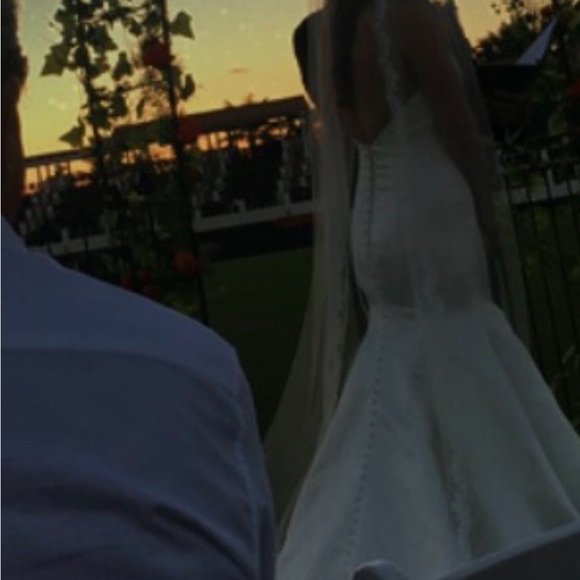 Ivory Wedding Gown Mermaid silhouette with Sweetheart Neckline size 4/6 - Picture 6 of 16